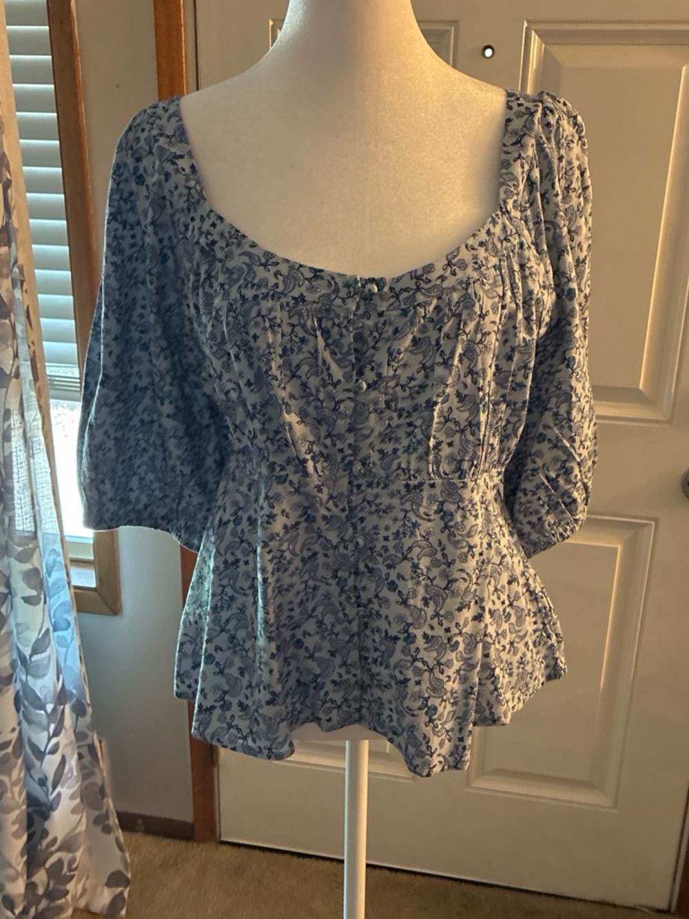 Old Navy Blue Floral Peplum Scoop Neck Blouse